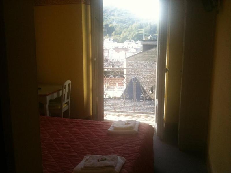 A La Croix De Malte Lourdes